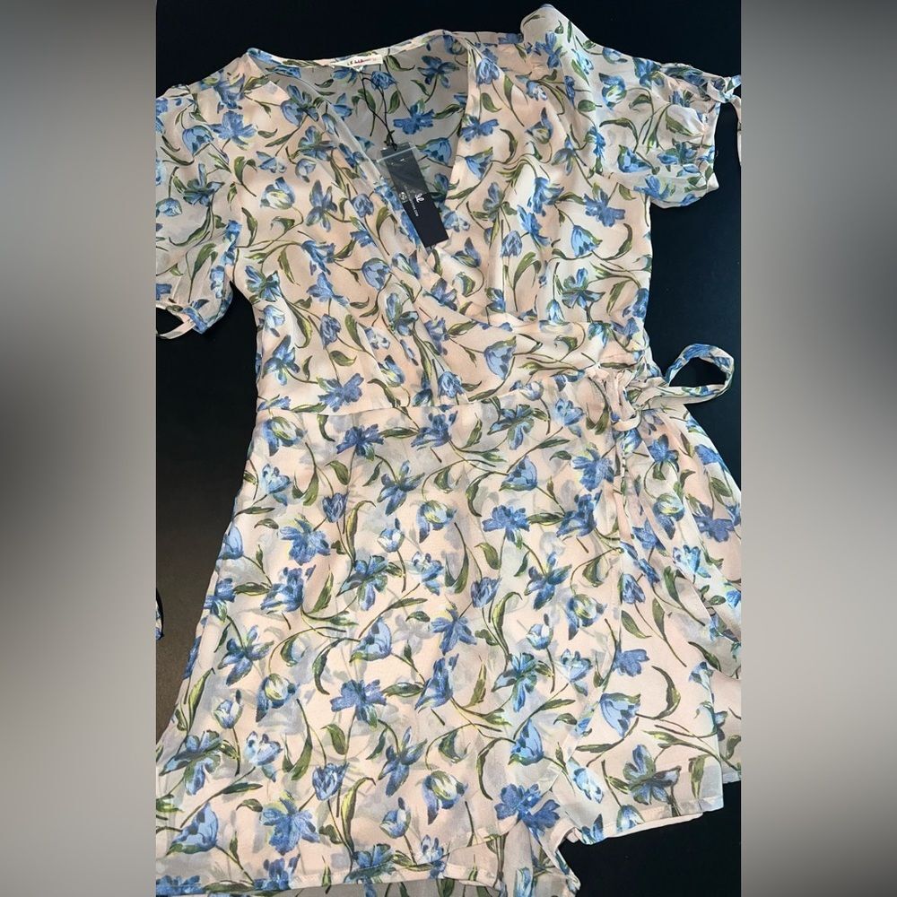 LeLis Floral V-Neck Faux Wrap Romper Size M NWT romantic cottagecore feminine